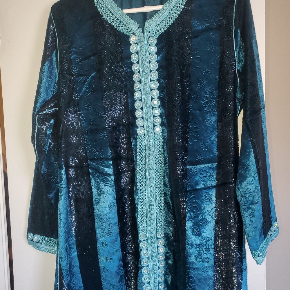 Clothes - Picture 3 of 4